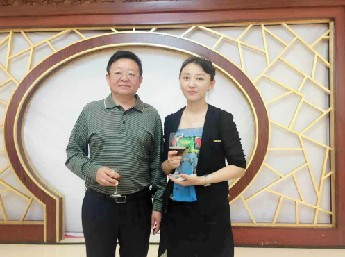仟亿达831999总经理王元圆参加大庆市与中国龙商大会企业座谈会
