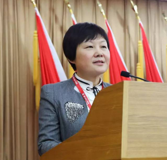 顺义区工商联党组书记、顺义区常务副主席单晓梅做工作报告