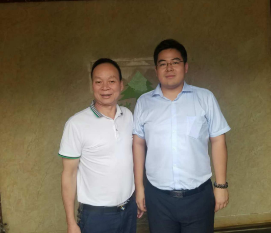 福建雪松岭林业公司官经理（左）与仟亿达集团厦门子公司姜经理（右）