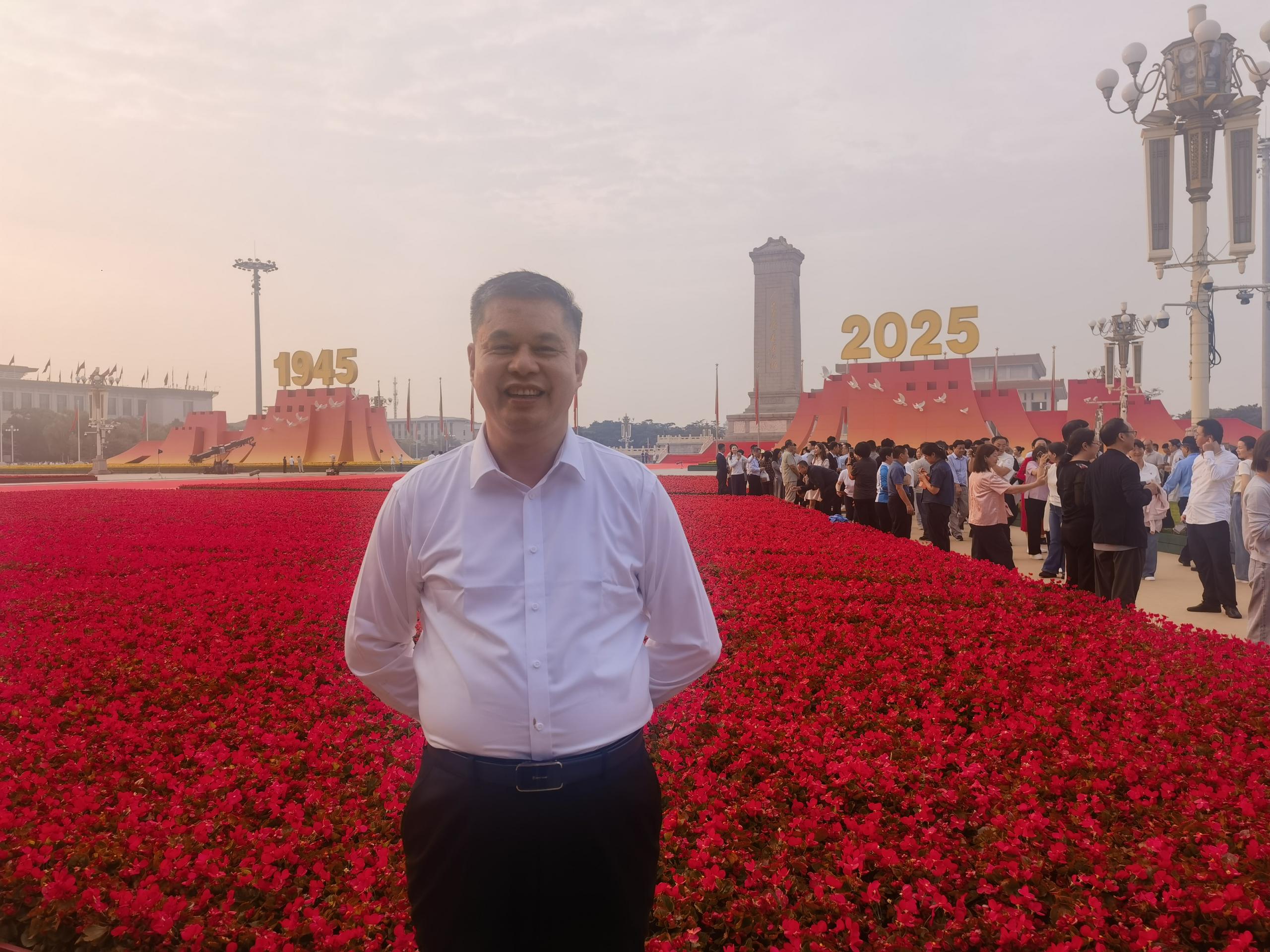 仟亿达集团｜郑两斌董事长受邀参加九三大阅兵观礼活动